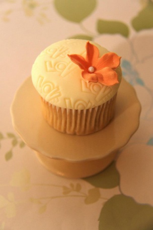 Love Flower Cupcake